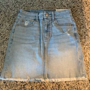 American Eagle Outfitters 
Curvy Hi-Rise Mini Skirt